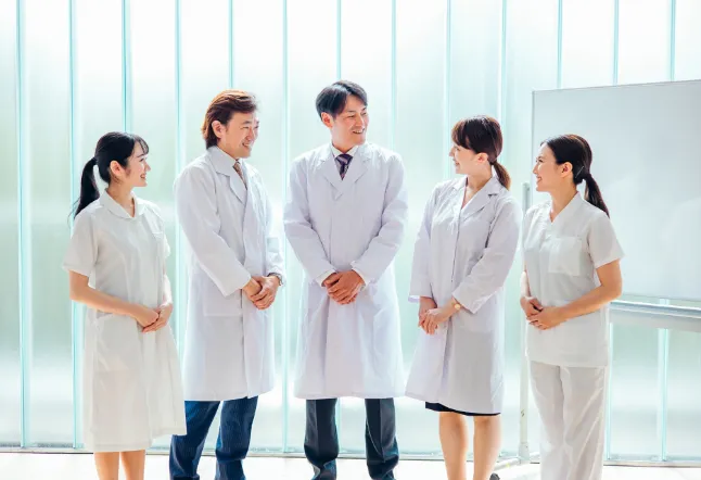 医師と看護師の写真